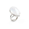 Anello in argento con perla barocca piatta - Rodiato