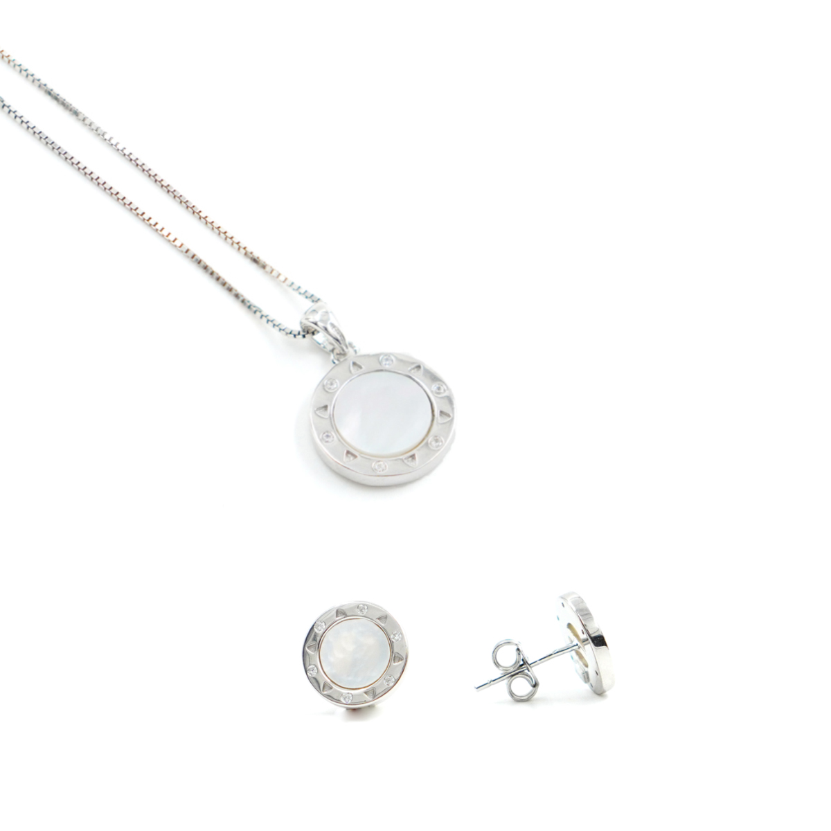 Orecchini e Collana in argento forma tonda con madreperla e zirconi bianchi – Rodiato
