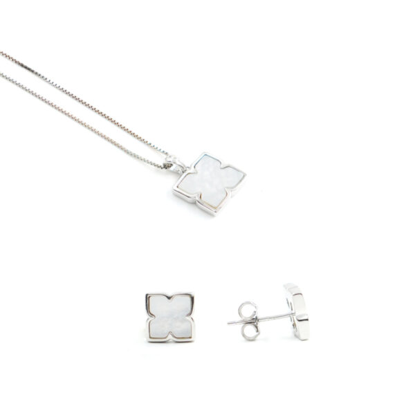 Orecchini e Collana in argento forma quadrifoglio con madreperla – Rodiato