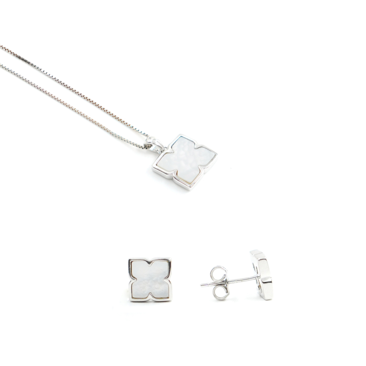Orecchini e Collana in argento forma quadrifoglio con madreperla – Rodiato