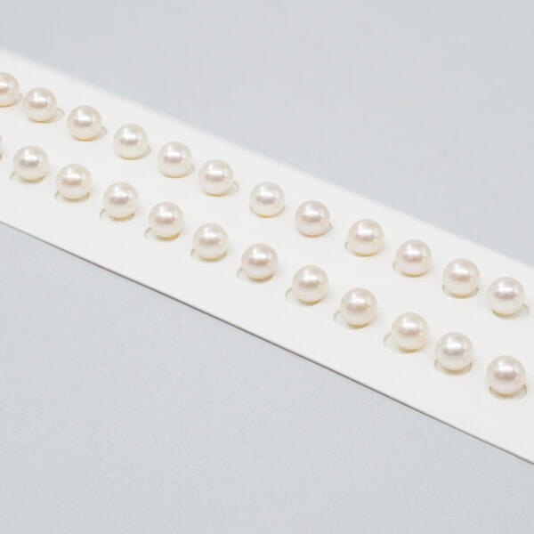 Fresh Water Pearls pairs round shape size 5-5½mm
