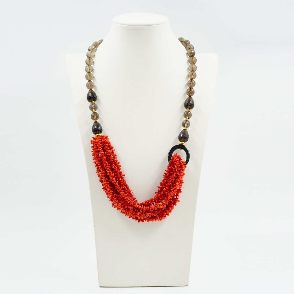 Collana con quarzo fumè, corallo, agata nera, chiusura in argento – Dorato