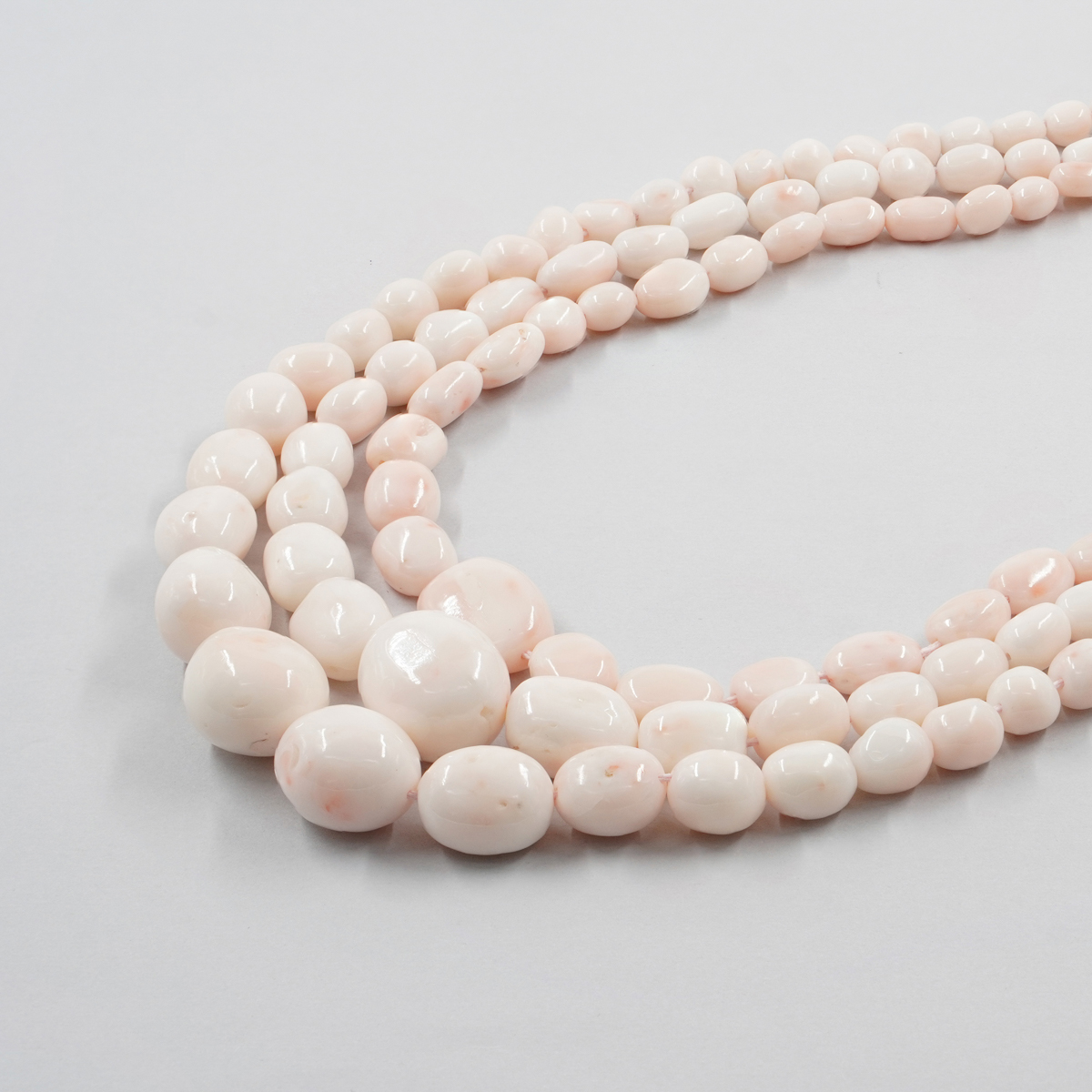 White Coral strands gradation tumbles shape