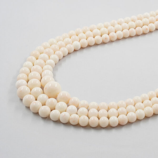 White Coral strands gradation round shape – Various Size