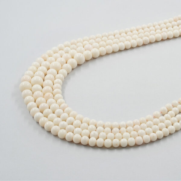 White Coral strands gradation round shape from 4mm to 10mm