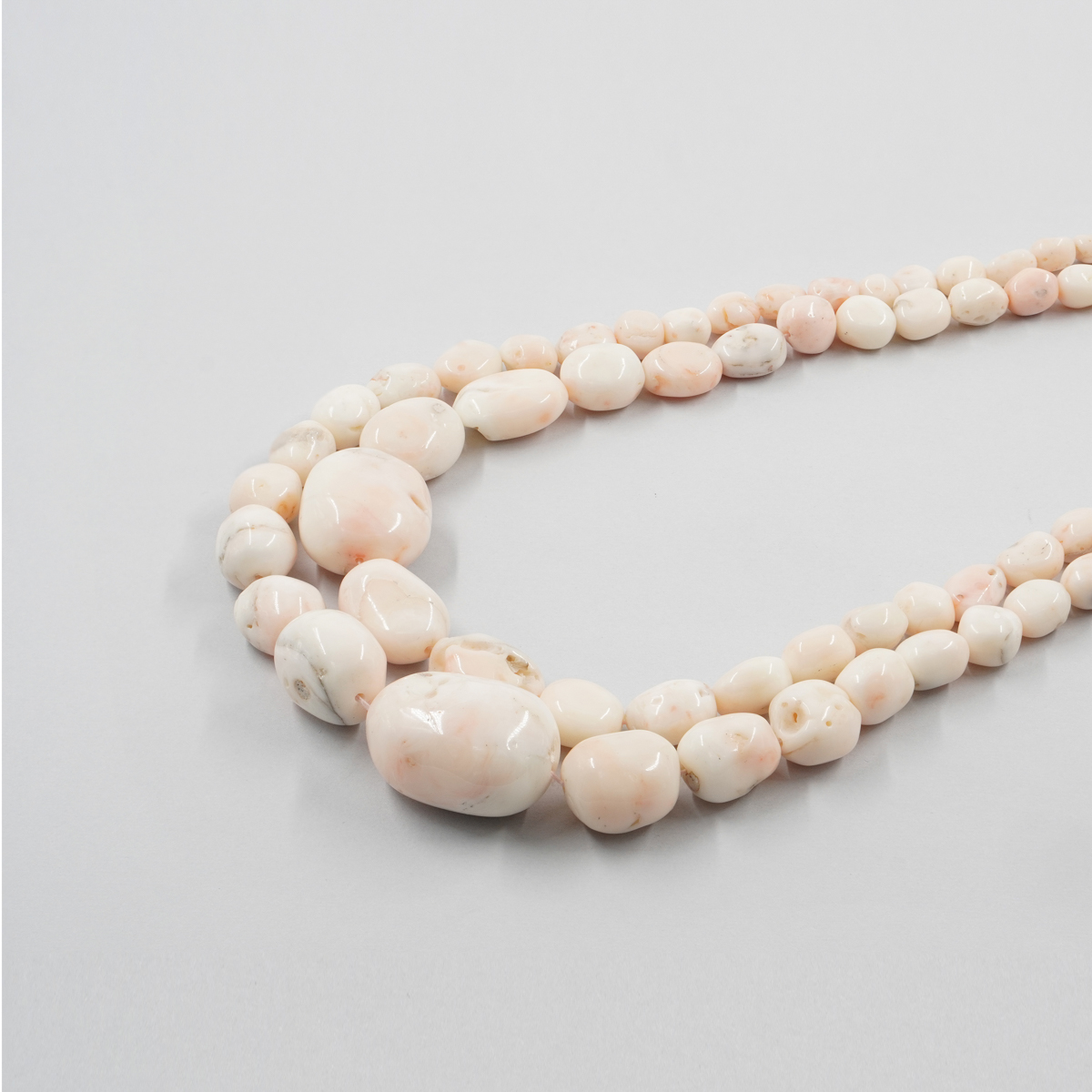 White Coral strands gradation tumbles shape – Second Quality