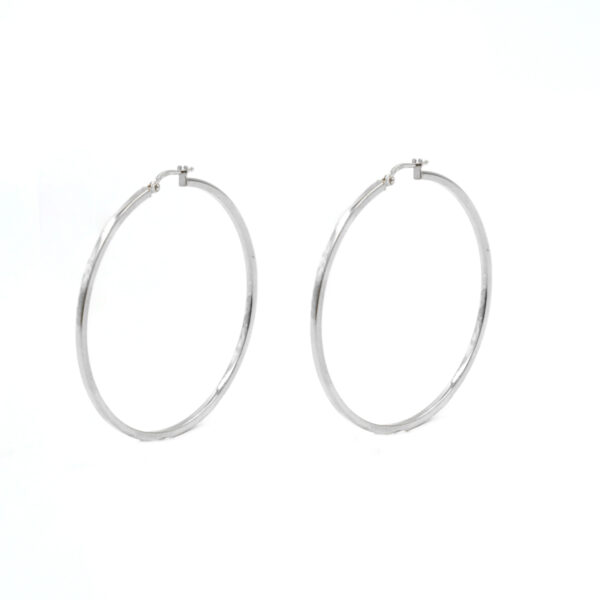 Orecchini cerchio in argento a baionetta 56mm – Rodiato