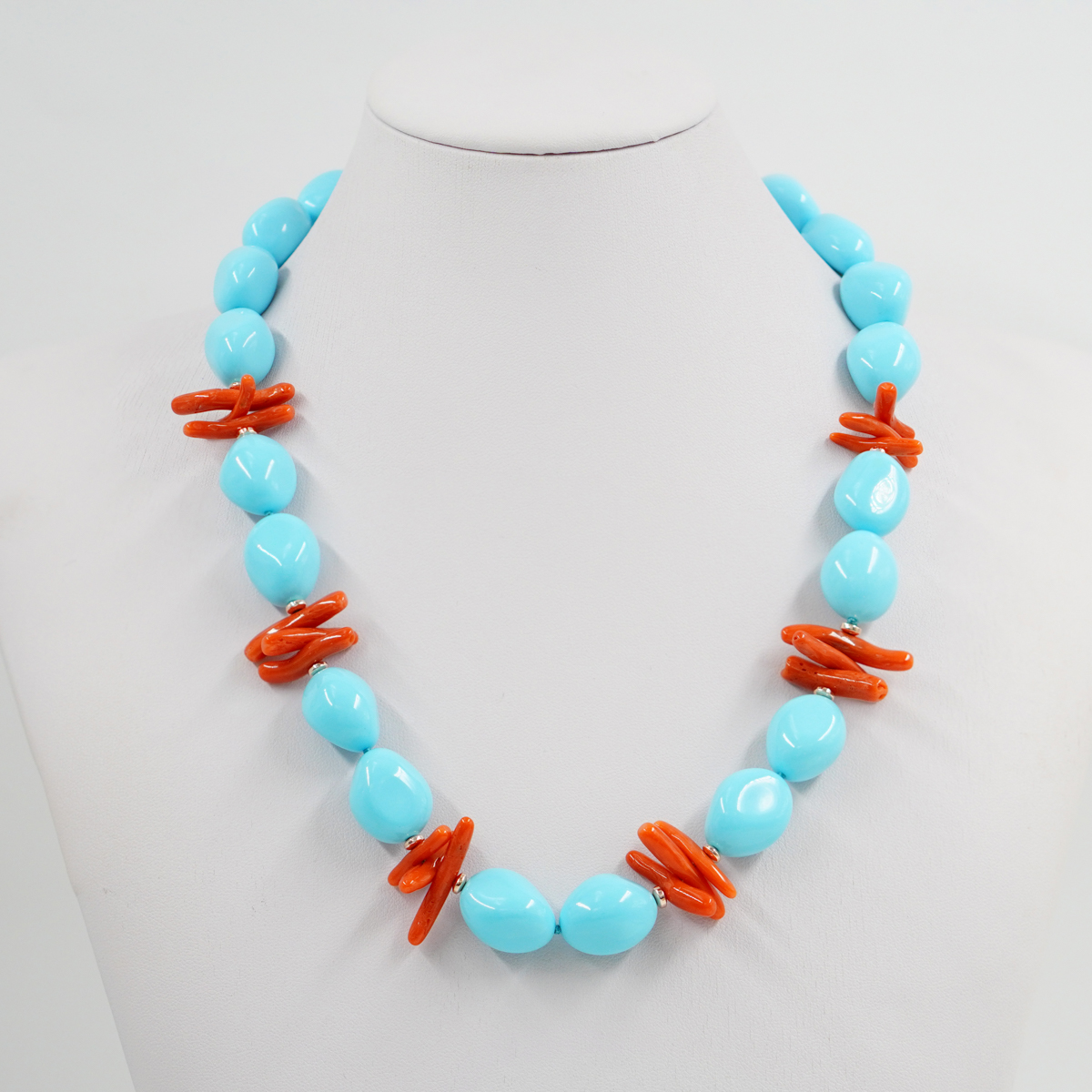 Collana con sassi di pasta di turchese, corallo, ematite, chiusura in argento – Rosè