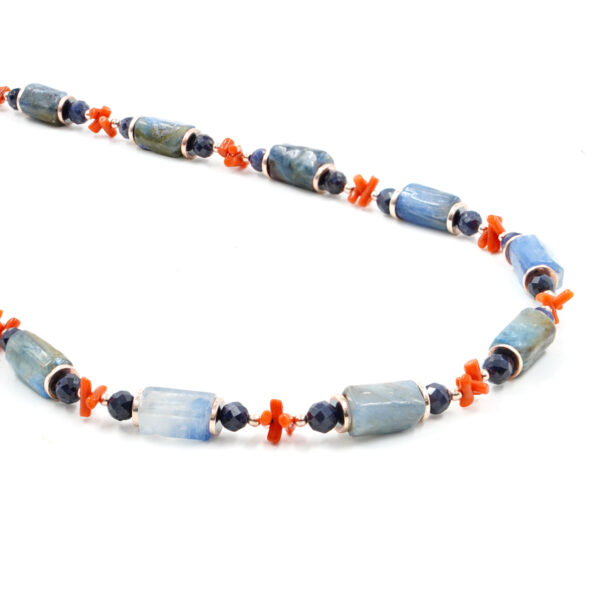 Collana con cianite, corallo, zaffiro, ematite, chiusura in argento – Rosè