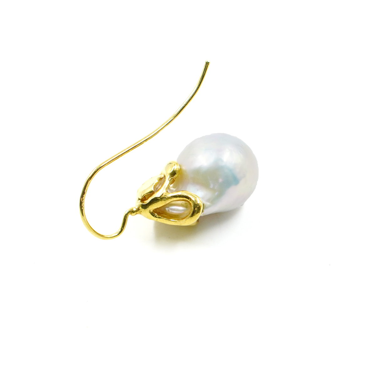 Orecchini in argento con montatura petali e perla barocca – Dorato - immagine 2