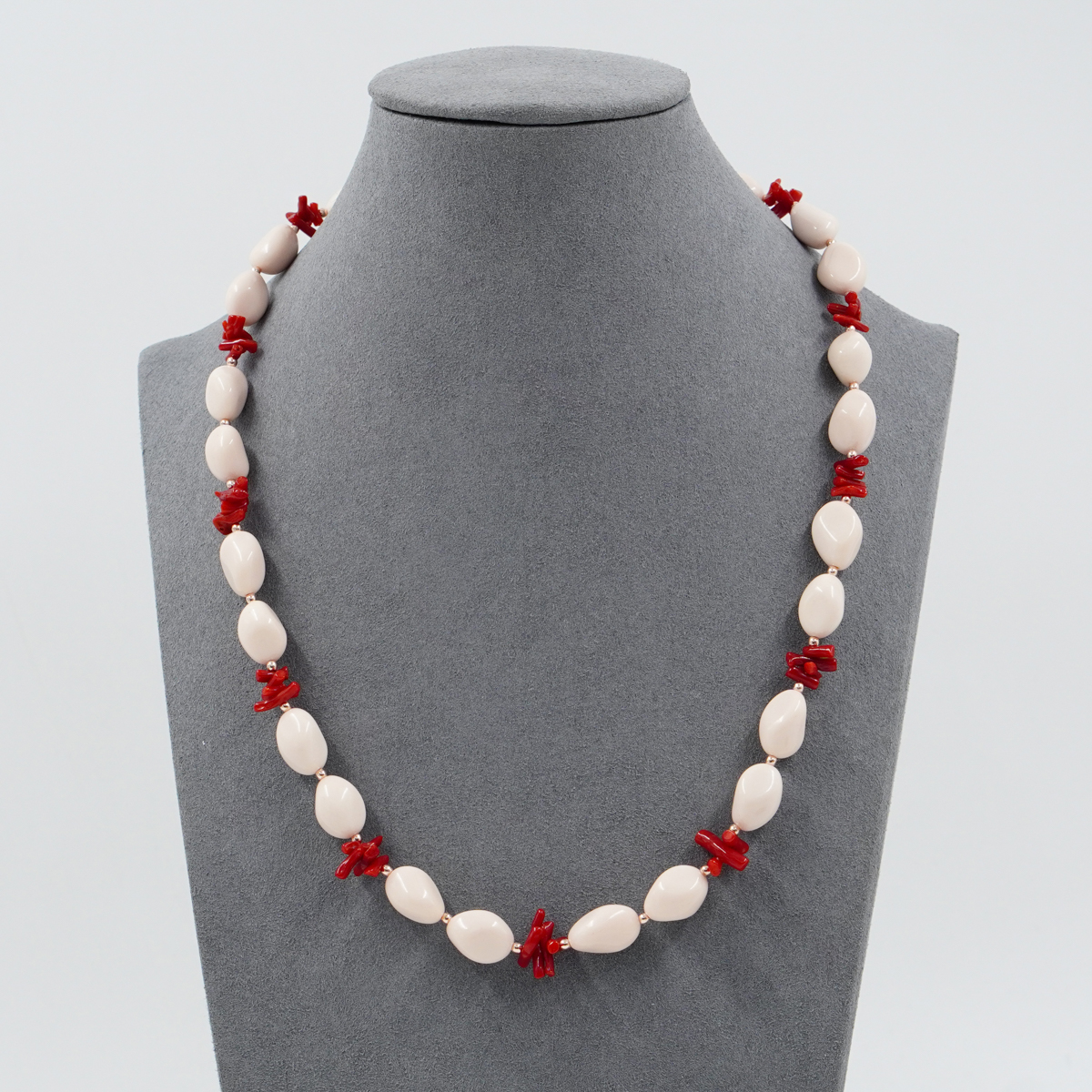 Collana con pasta di corallo rosa, corallo rosso, ematite, chiusura in argento – Rosè - immagine 2