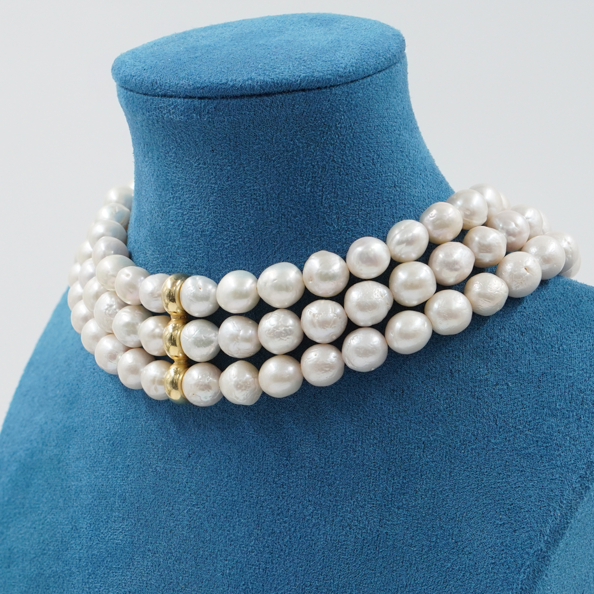 Multistrand choker necklace with edison pearls, golden color silver clasp and element - Image 2
