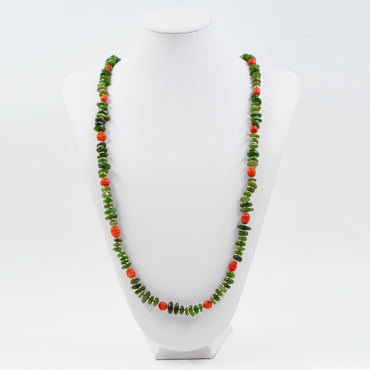 Collana giada, corallo, chiusura argento - immagine 2