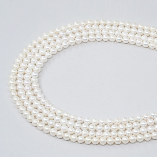 Fresh Water Pearls strands round shape size 5-5½mm