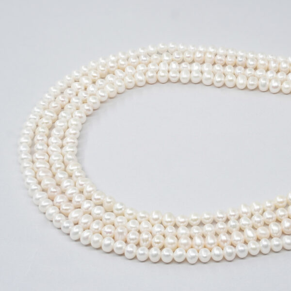 Fresh Water Pearls strands round shape size 5-5½mm