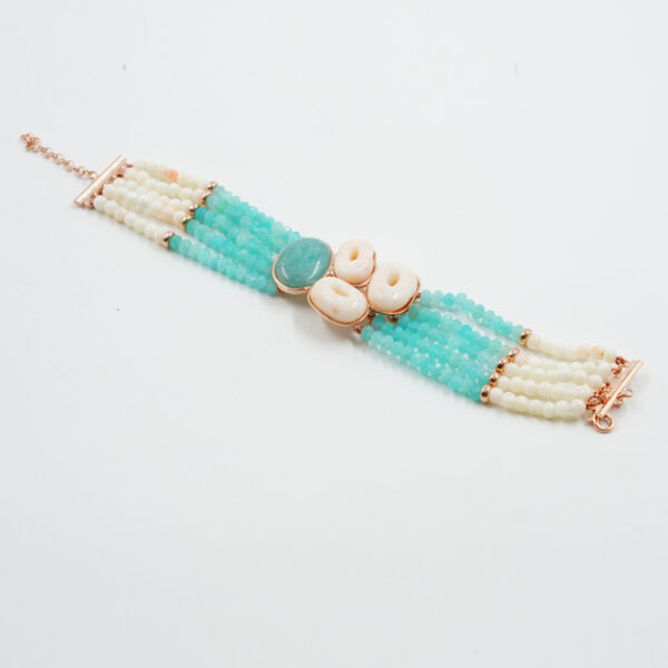 Bracciale Multifilo in amazzonite, corallo bianco, chiusura in argento rosè