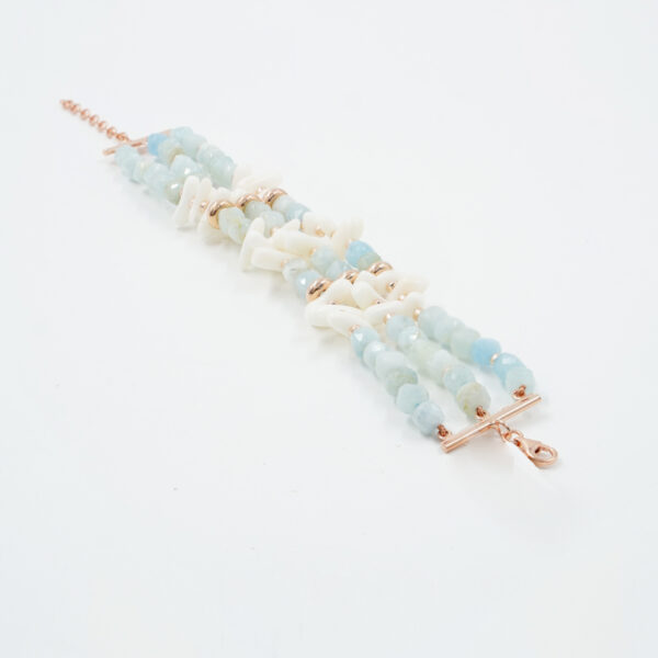 Bracciale Multifilo in acquamarina, corallo bianco, chiusura in argento rosè