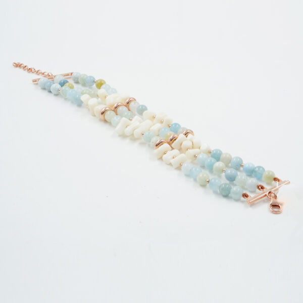 Bracciale Multifilo in acquamarina, corallo bianco, chiusura in argento rosè