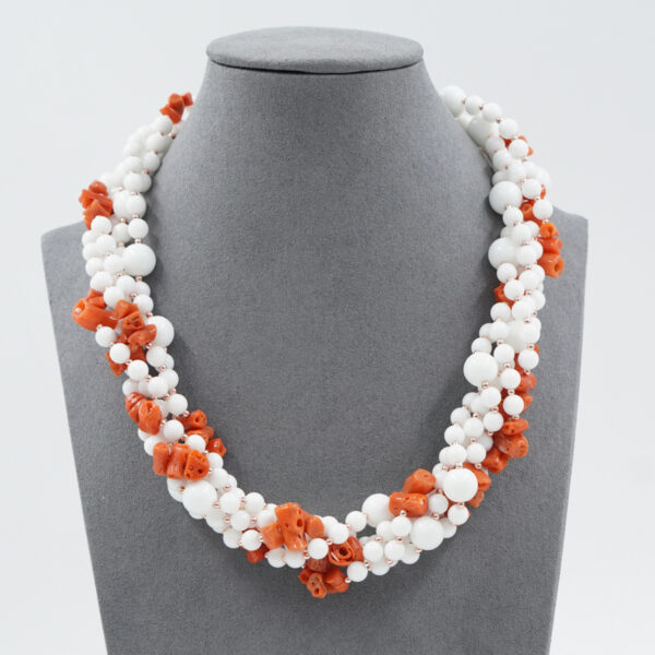 Collana Multifilo in agata bianca, corallo, chiusura in argento rosè
