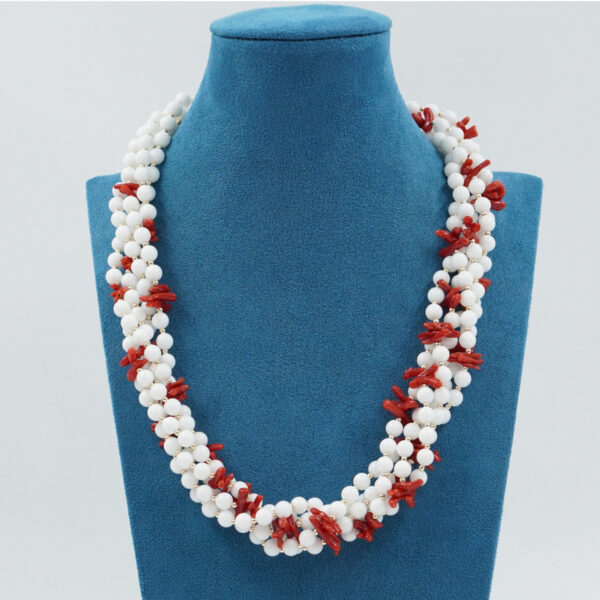 Collana Multifilo in agata bianca, corallo, chiusura in argento dorato