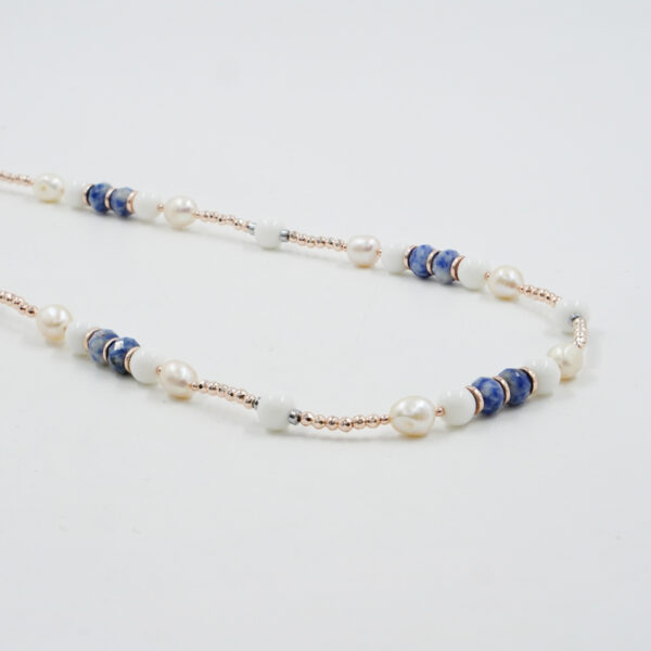 Collana in ematite agata bianca, sodalite, chiusura in argento rodiato