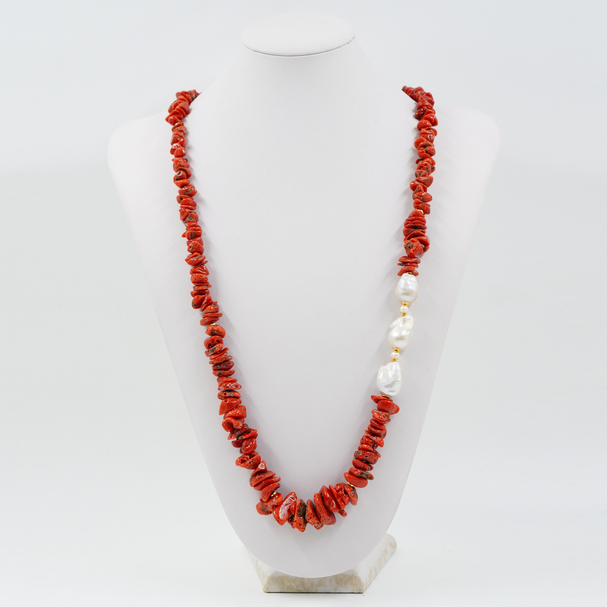 Collana in corallo, perla, chiusura in argento dorato - immagine 2