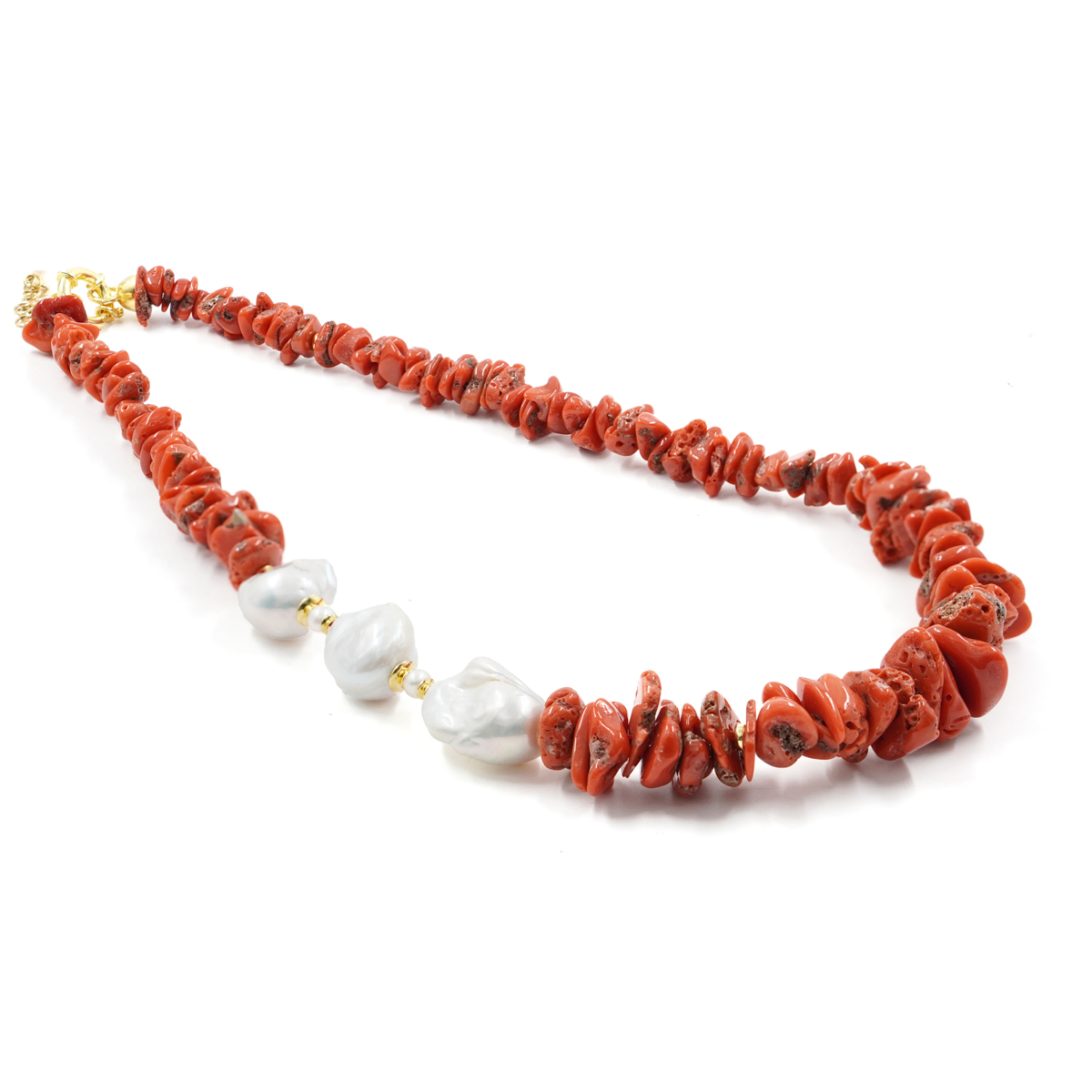 Collana in corallo, perla, chiusura in argento dorato