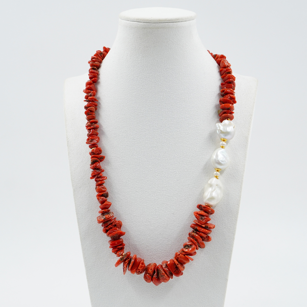 Collana in corallo, perla, chiusura in argento dorato - immagine 2