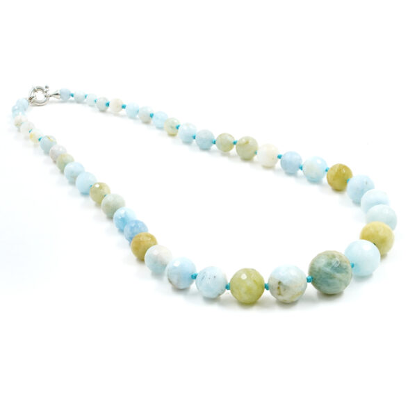 Collana in acquamarina, chiusura in argento dorato