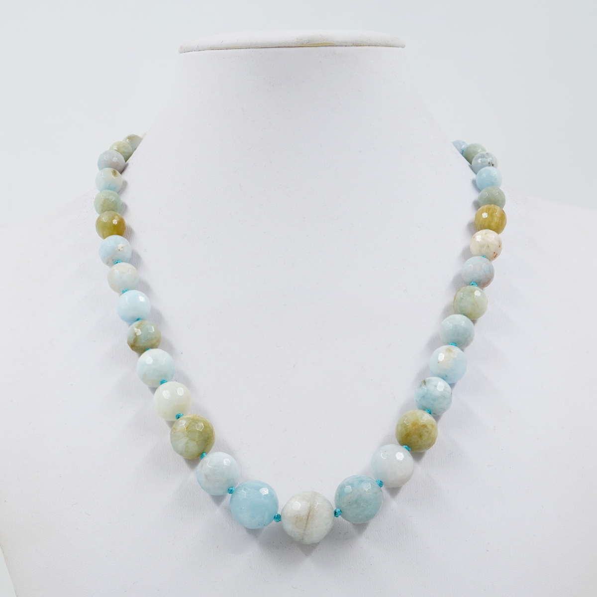 Collana in acquamarina, chiusura in argento dorato - immagine 2