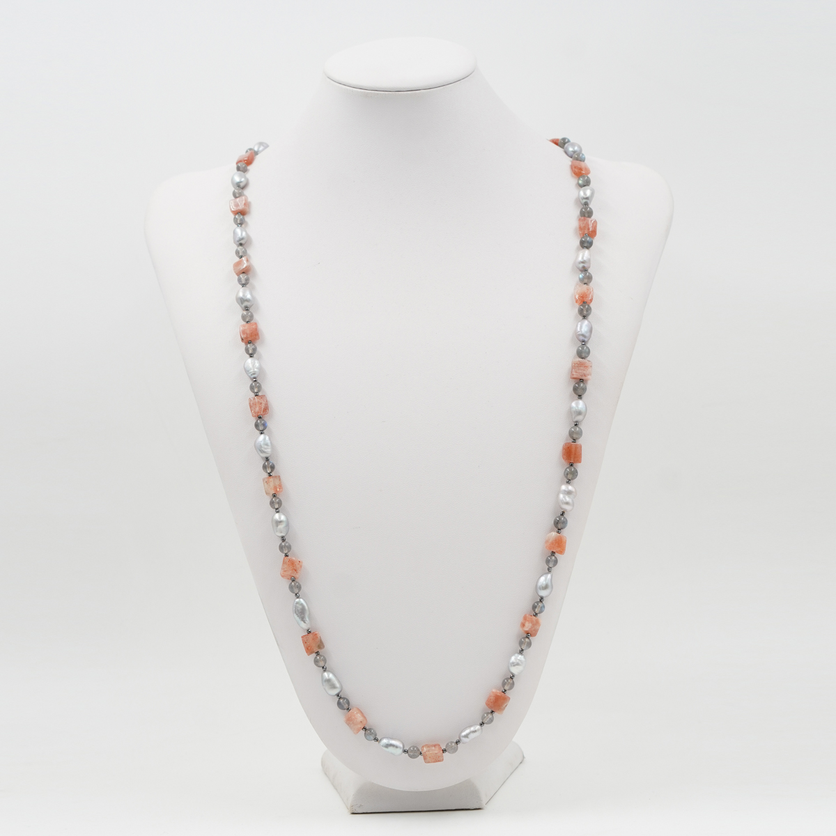 Collana in perla, pietra del Sole, labradorite, chiusura in argento rodiato - immagine 2