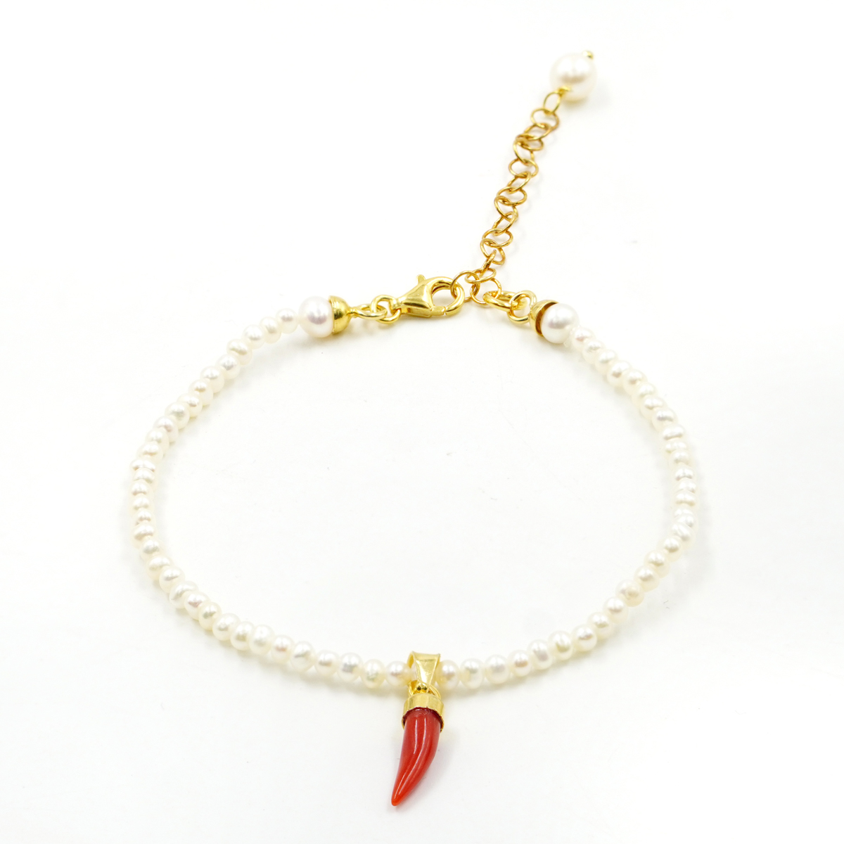 Bracciale in perle, cornetto corallo, chiusura argento dorato