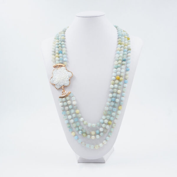 Collana in acquamarina, cammeo, chiusura argento rosè