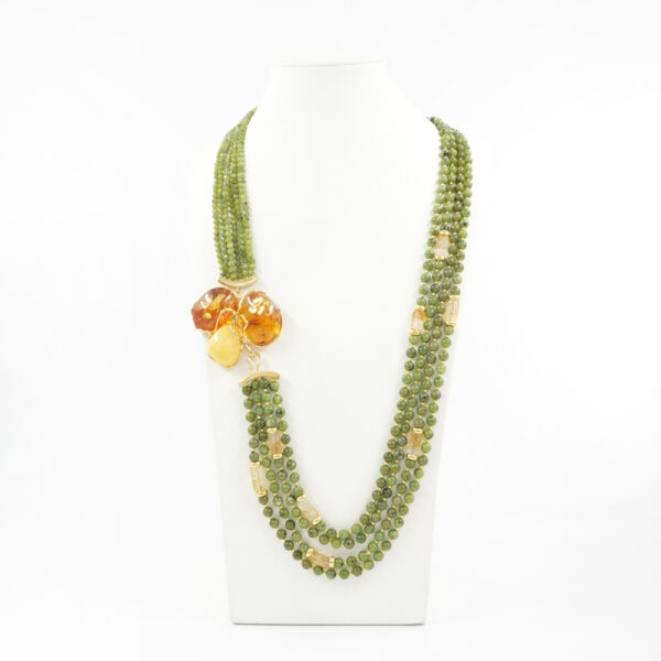 Collana in giada, ambra, chiusura argento dorato