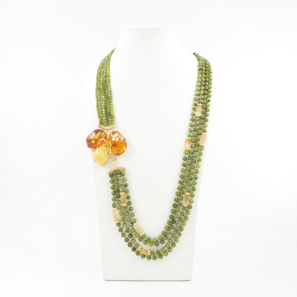 Collana in giada, ambra, chiusura argento dorato