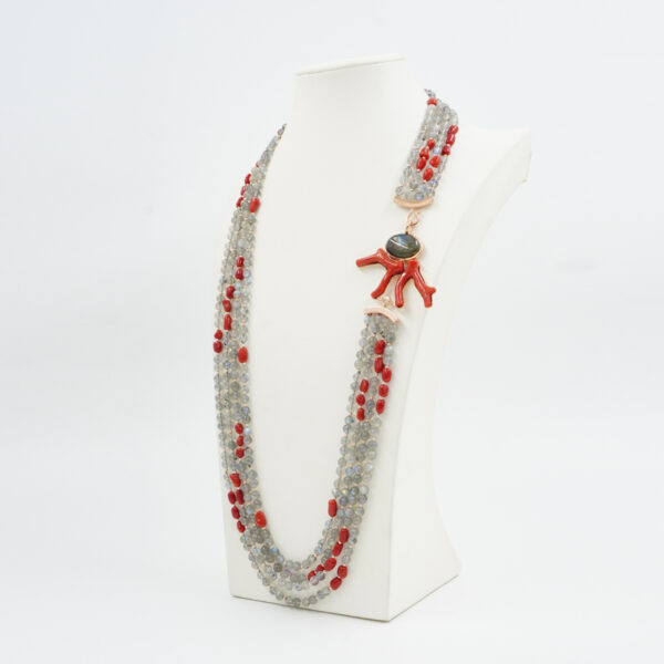 Collana in labradorite, corallo, chiusura argento rosè