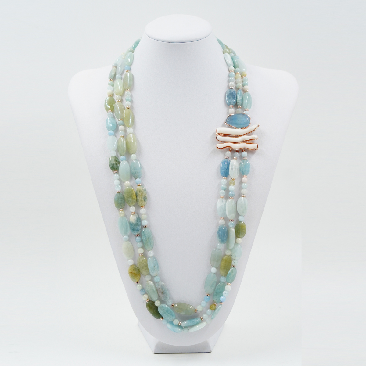 Collana in acquamarina, corallo, chiusura argento rosè