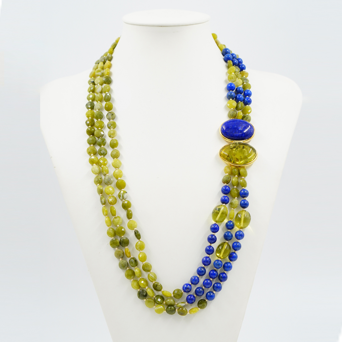 Collana in giada, lapis, ambra, chiusura argento dorato