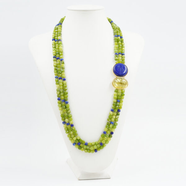 Collana in giada, lapis, centrale argento dorato