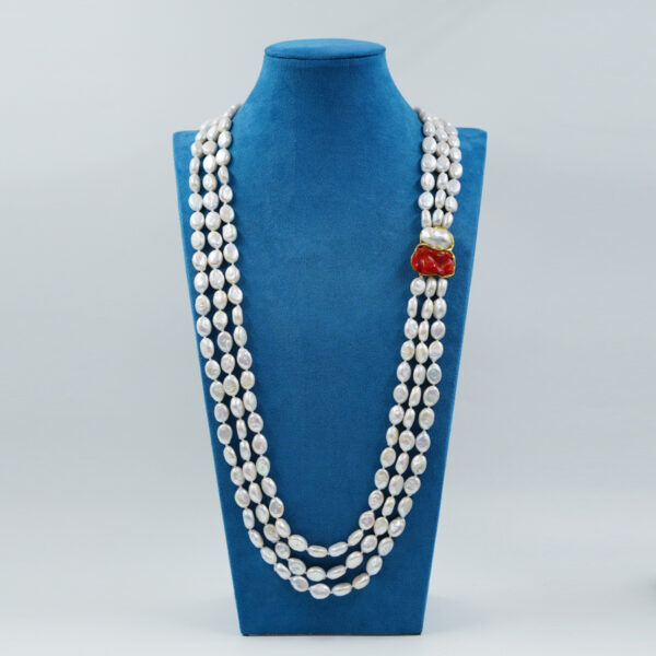 Collana in perle, corallo, chiusura argento dorato