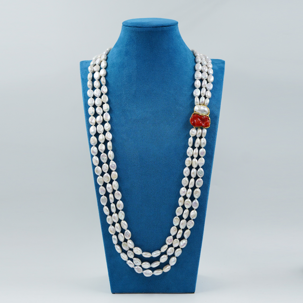 Collana in perle, corallo, chiusura argento dorato