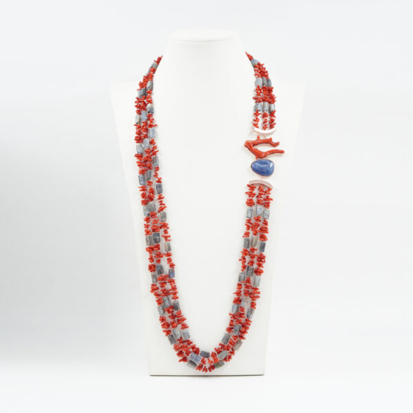Collana in cianite, corallo, chiusura argento rosè