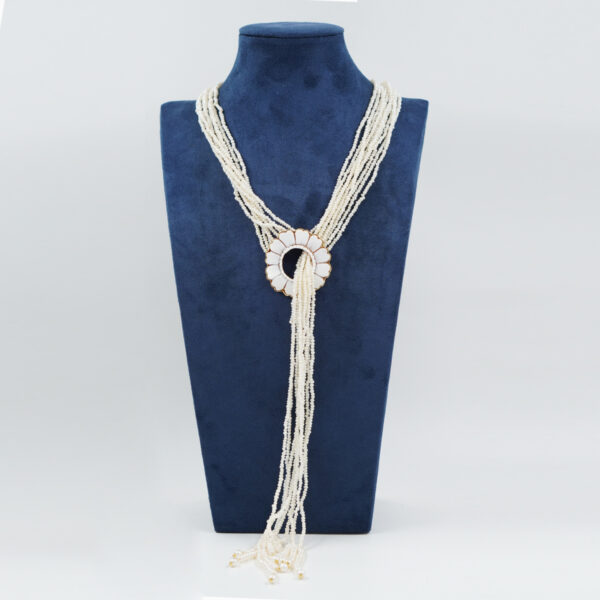 Collana in perle, cammeo con argento dorato