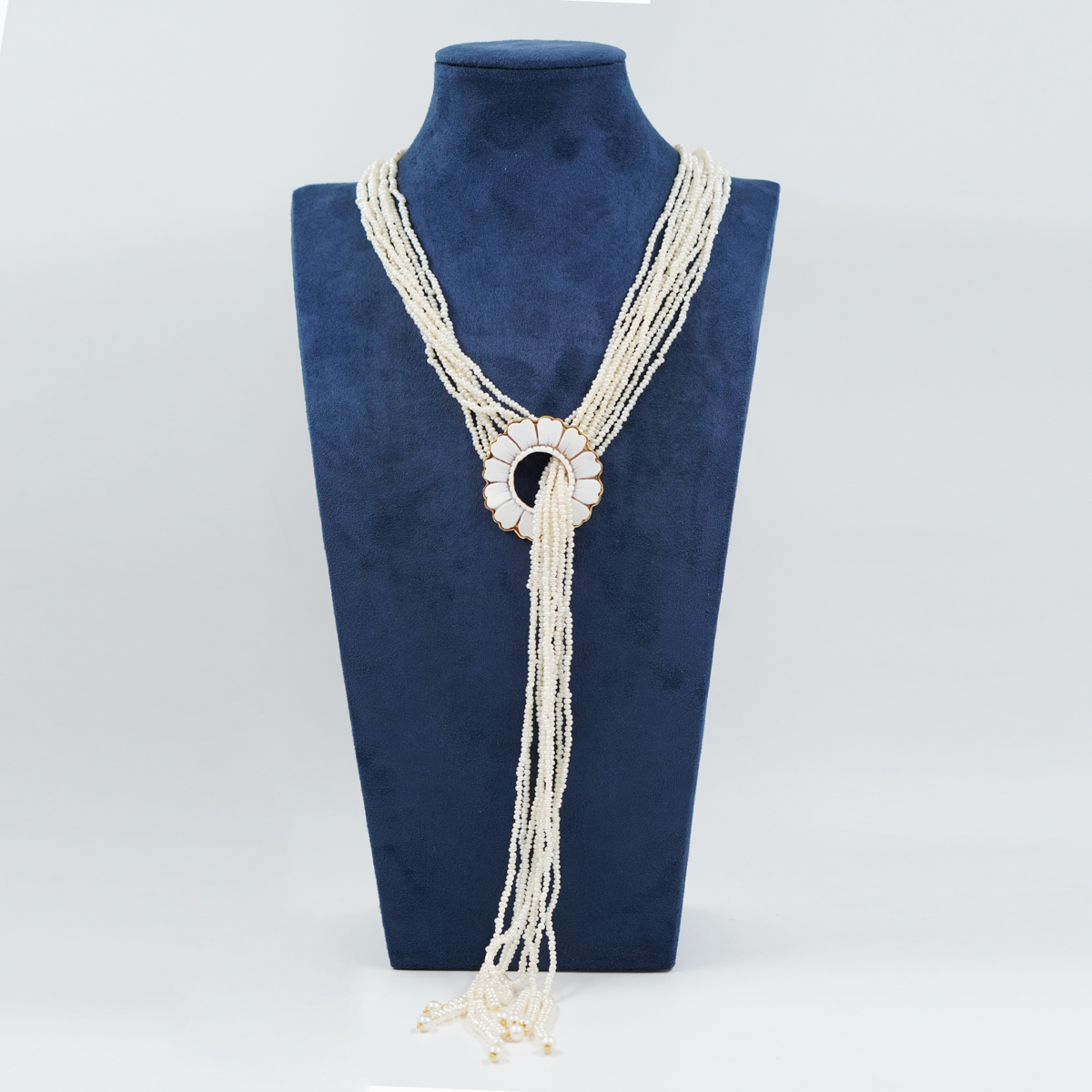 Collana in perle, cammeo con argento dorato