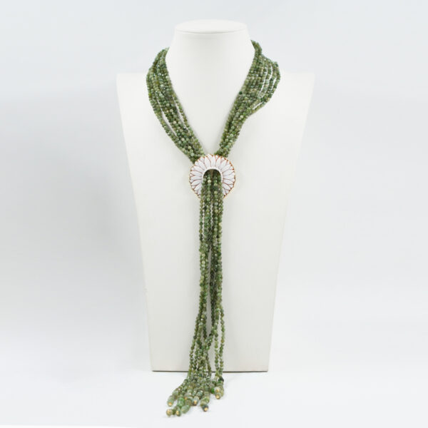 Collana in giada, cammeo con argento dorato