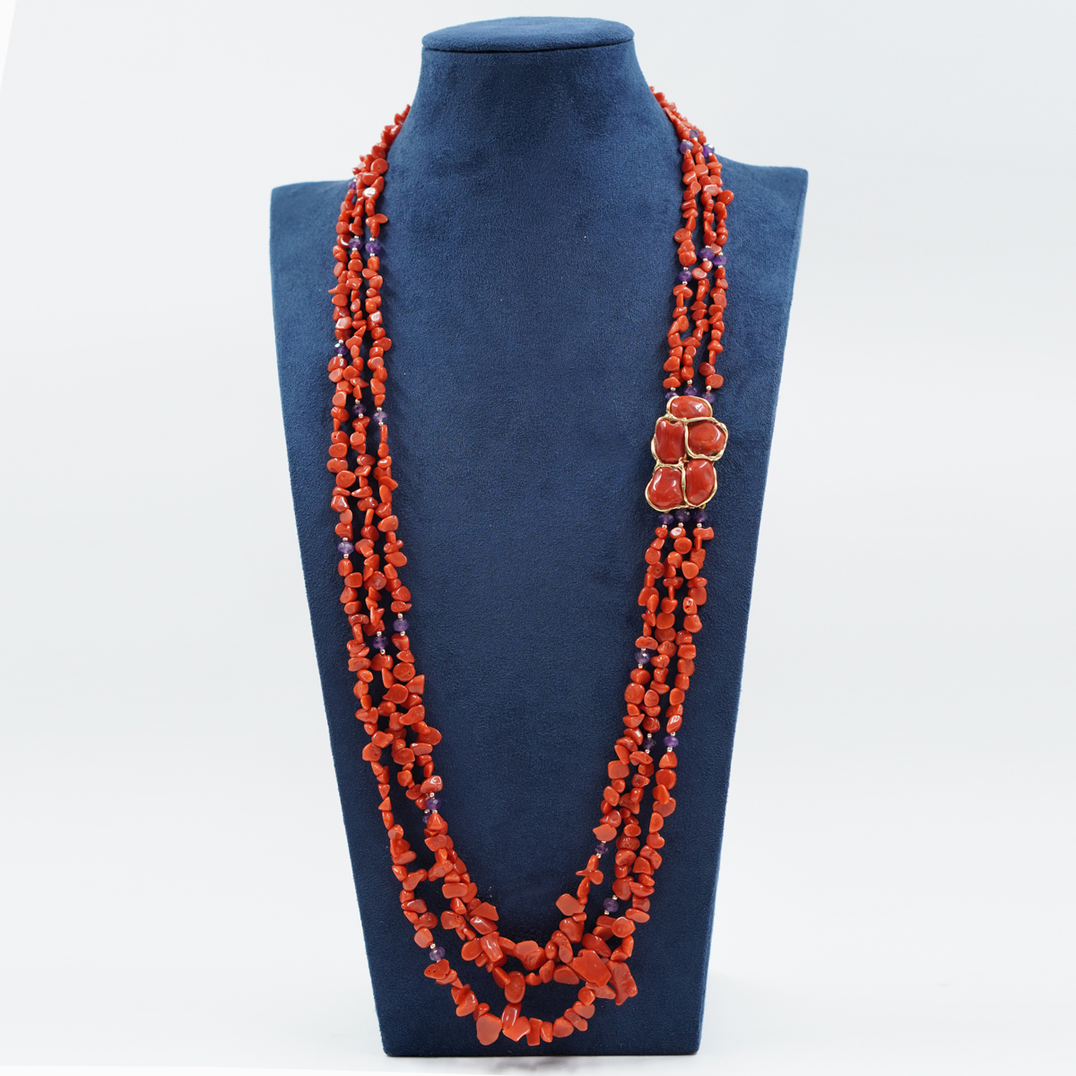 Collana in corallo, ametista, chiusura argento dorato