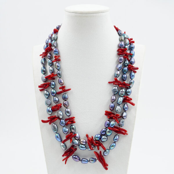 Collana in perle, corallo, chiusura in argento rodiato