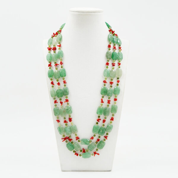 Collana in quarzo, giada, corallo, chiusura argento dorato