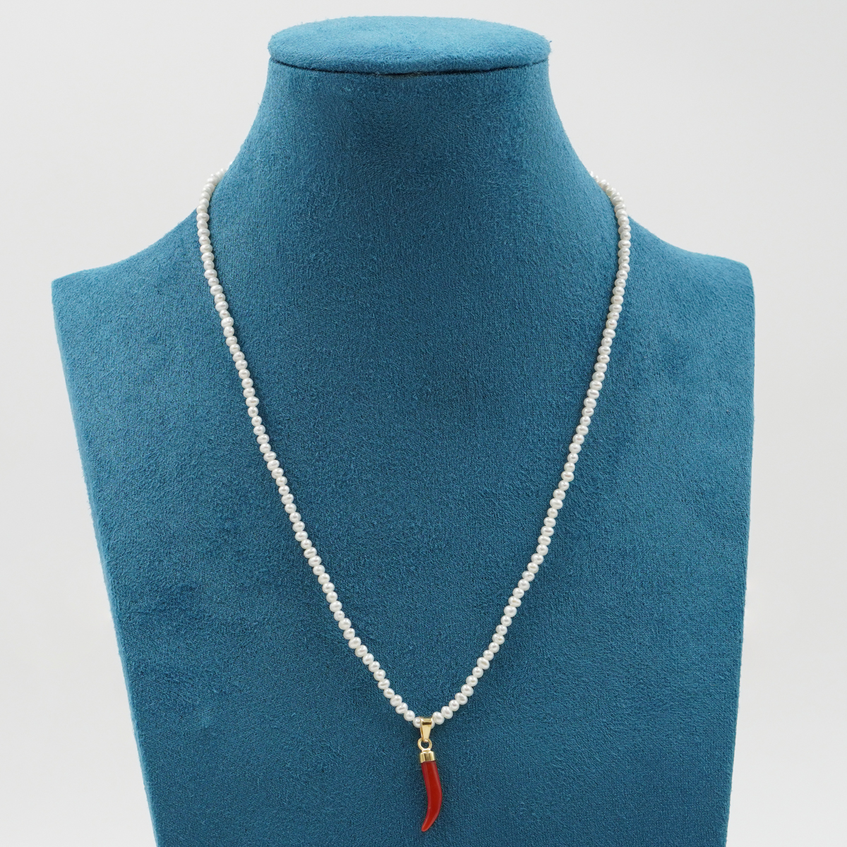 Collana in perle, cornetto corallo, chiusura argento dorato - immagine 2
