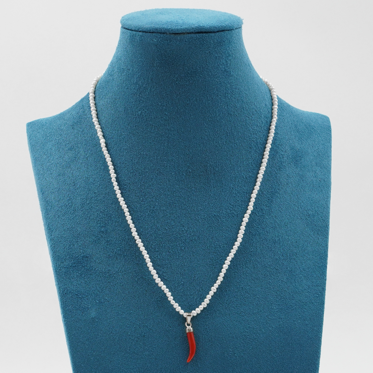 Collana in perle, cornetto corallo, chiusura argento rodiato - immagine 2